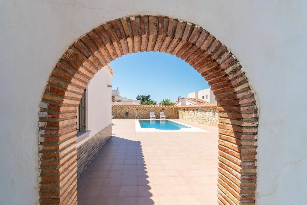 Garden - Luxury Villa with Pool in Torrevieja