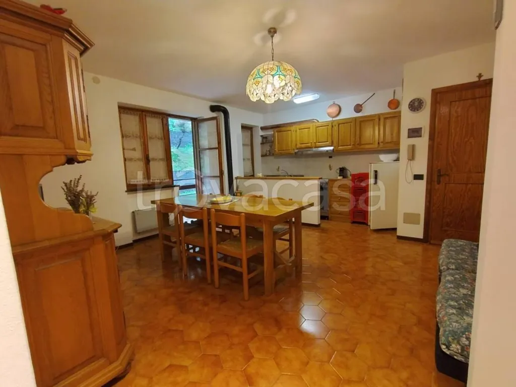 Salle à manger - Rear-Facing Apartment with Balcony in Valcasotto