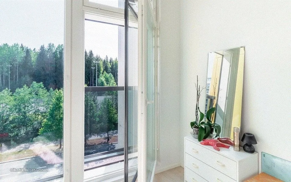 Magamistoad - Bright Studio with South-Facing Windows in Vantaa