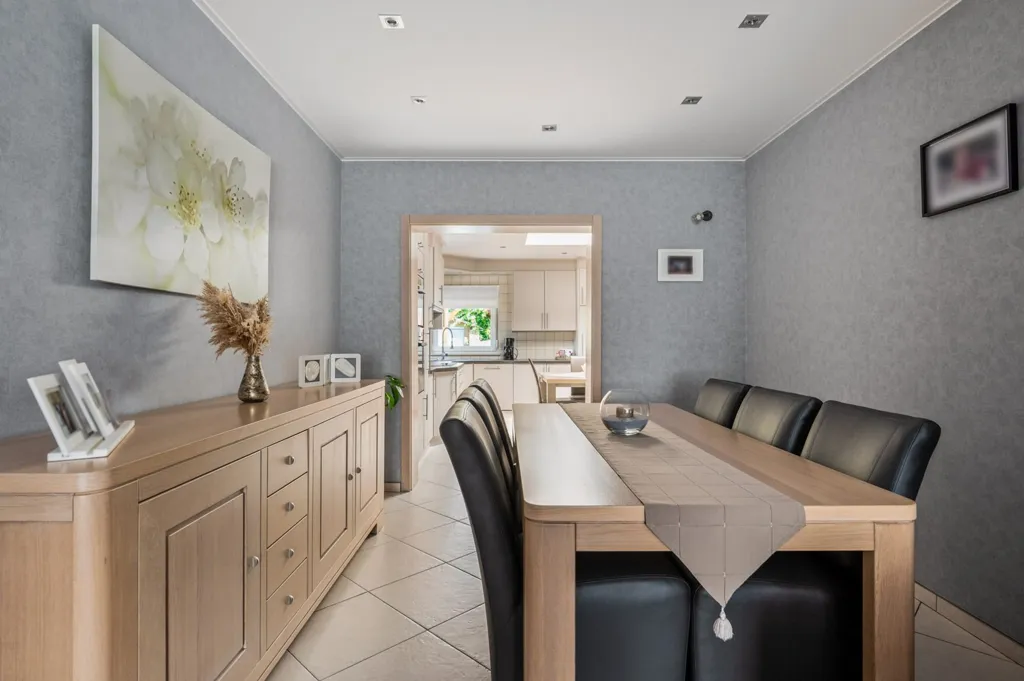 Dining Room - Central Semi-Open House with Solar Panels in Wijnegem