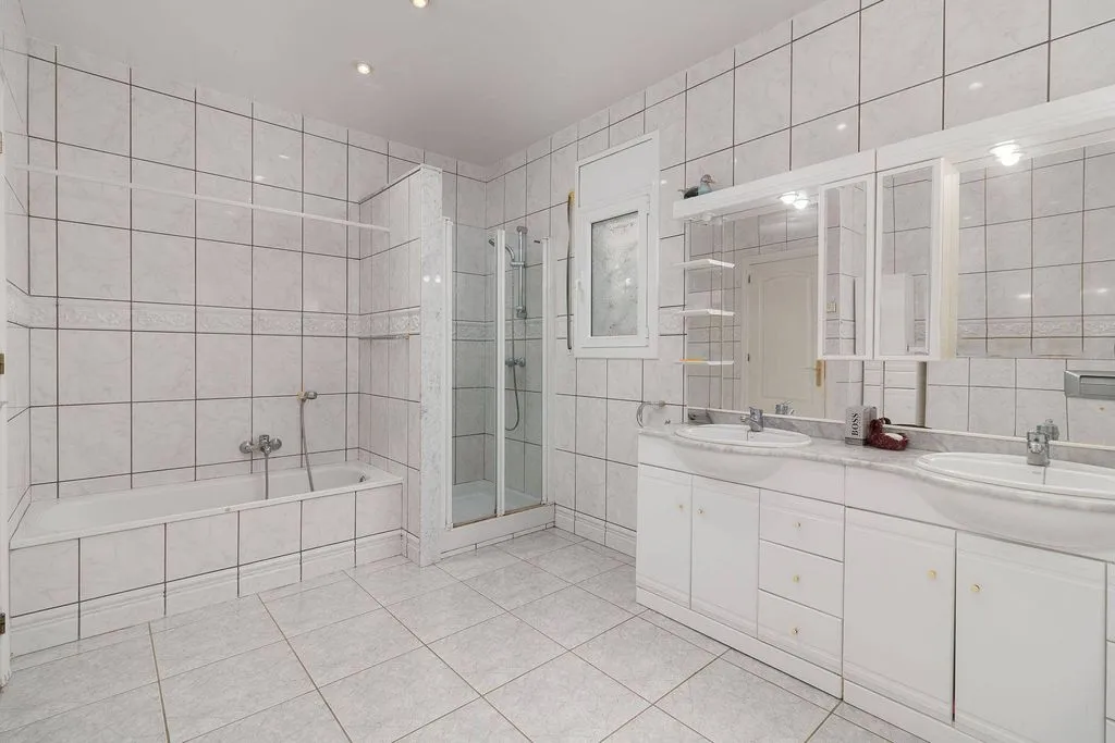 Bathrooms - Luxury House with Pool in Roses, Catalonia