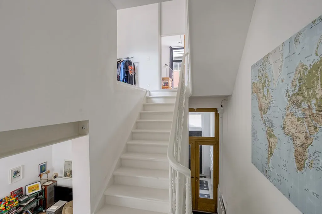 Pièces - Maison Rénovée avec Terrasse à Proximité de 12 m²