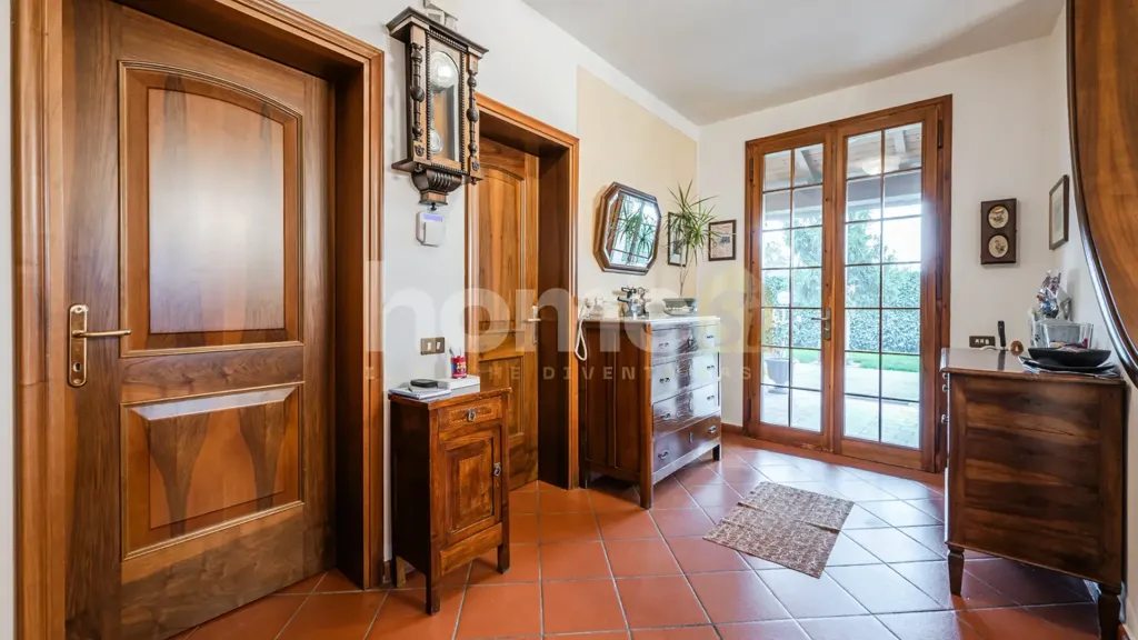 Esik - Luxury Villa with Garden in Modena