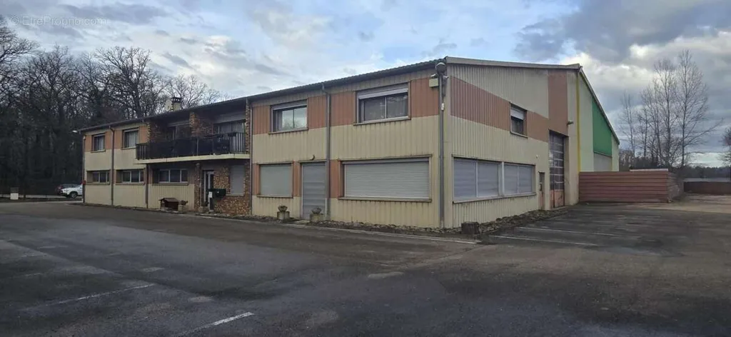 Välivaade - Commercial Space with Workshop in Geneuille