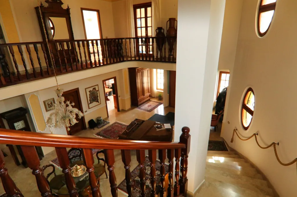 Toad - Hilltop Villa with Panoramic Views in Eboli