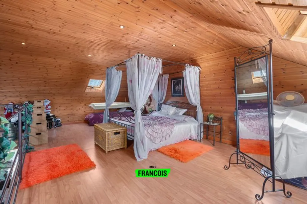 Magamistoad - Commercial Property with Spacious Residence in Central Location