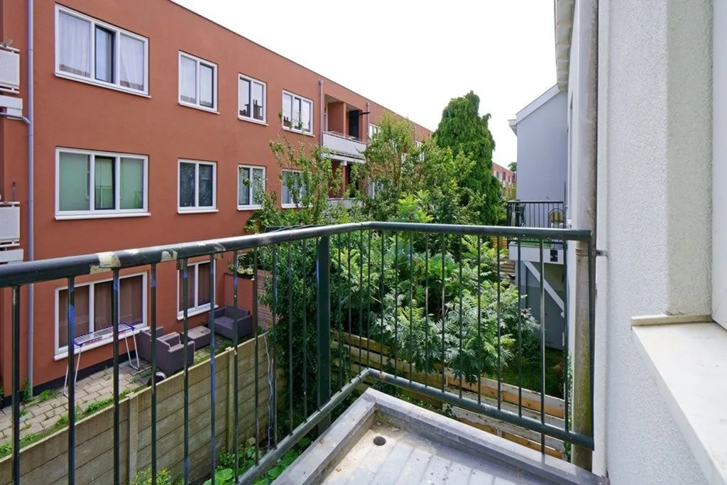 Balcon - Bright Four-Room Apartment near De Fahrenheit, The Hague