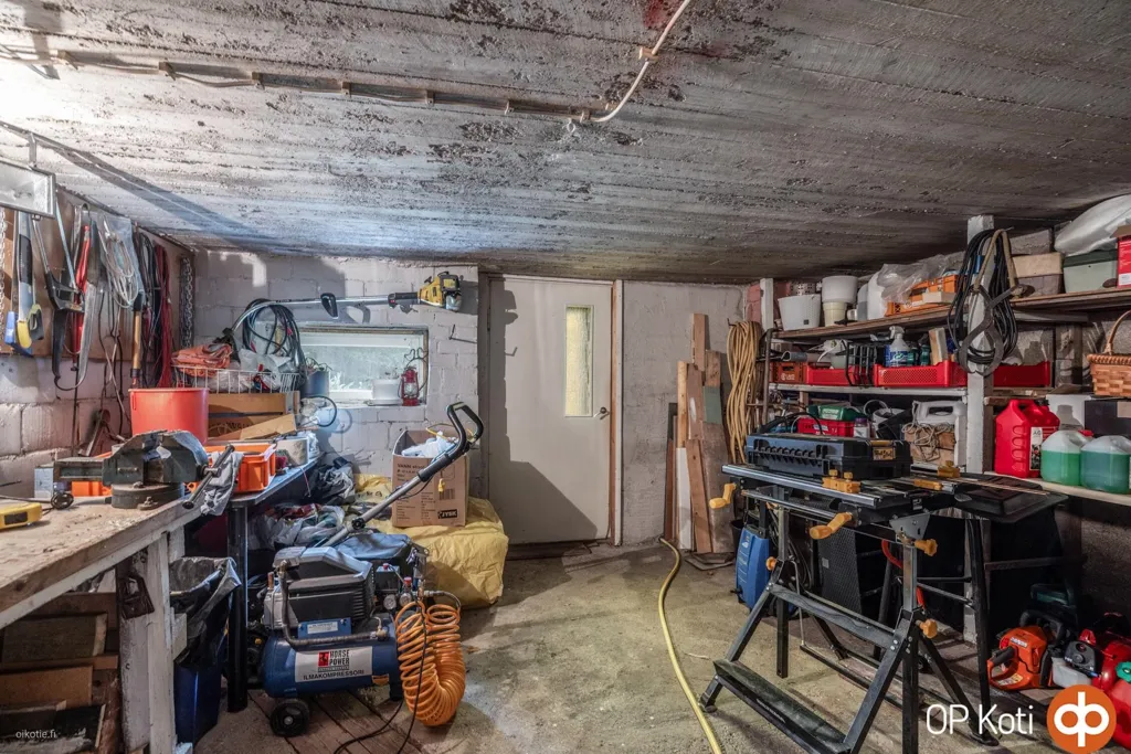 Garage - Well-Maintained House with Sauna in Countryside