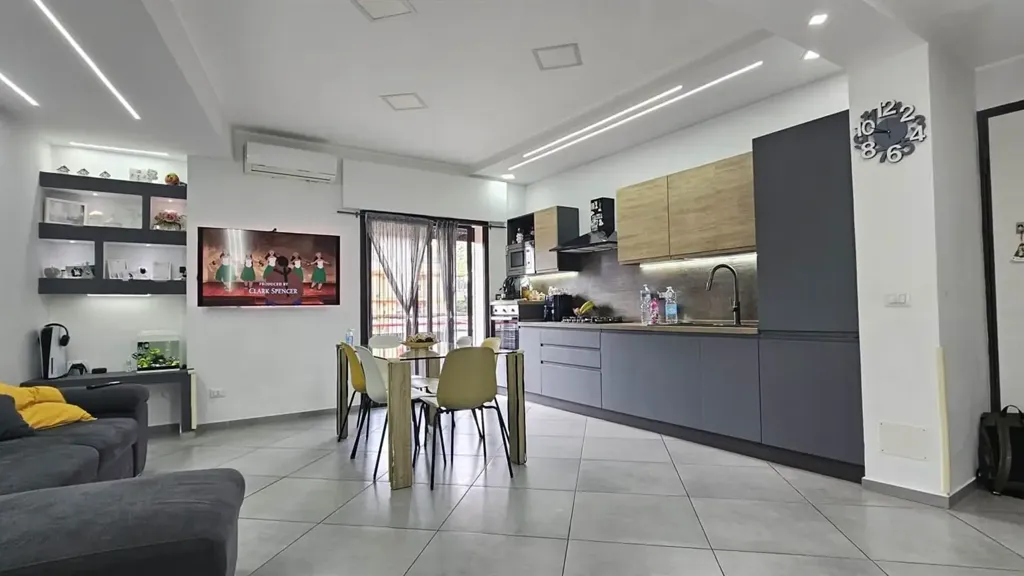 Elutuba - Modernised Apartment with Panoramic Balcony in Messina