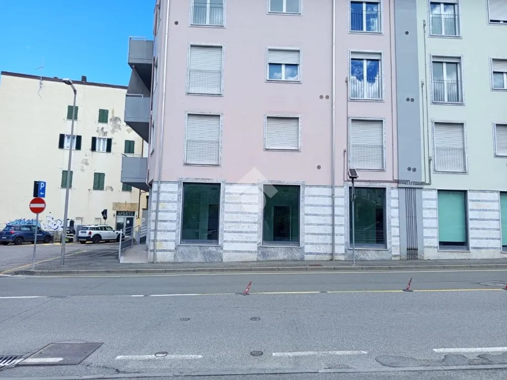 Extérieur - Directional/Sanitary Space in Carrara Centre