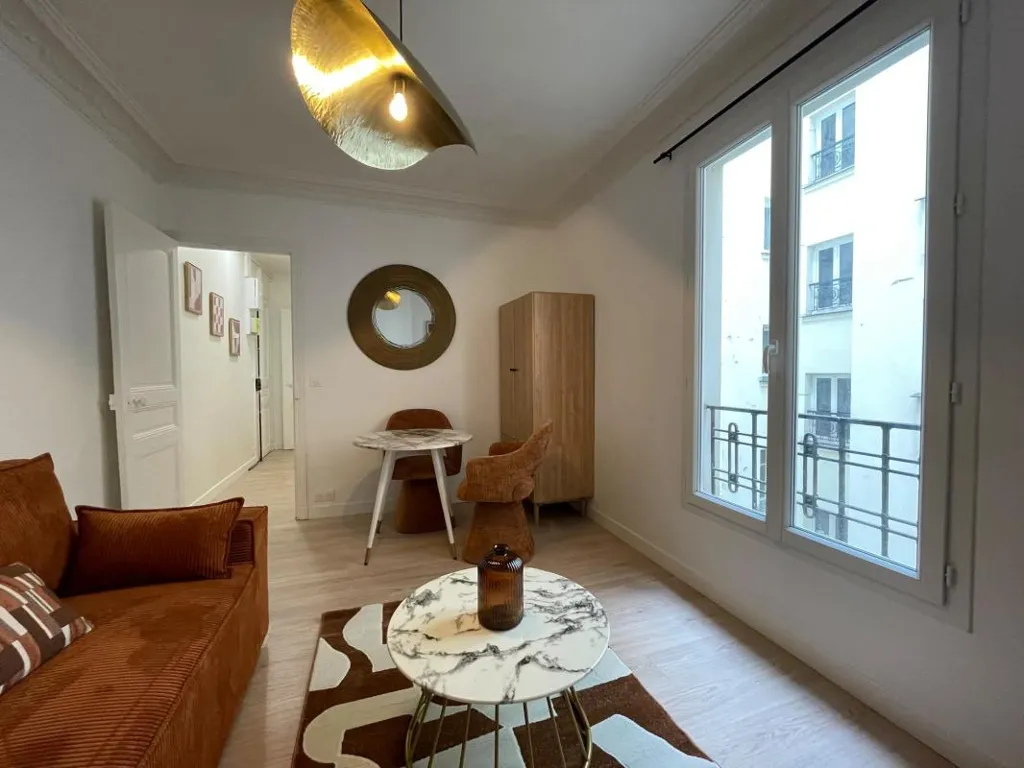 Elutuba - Studio with Balcony in Paris 18th