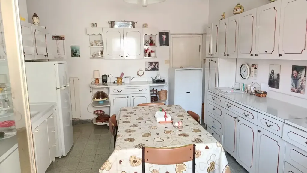 Salle à manger - Spacious Apartment with Terrace in Rosignano Solvay