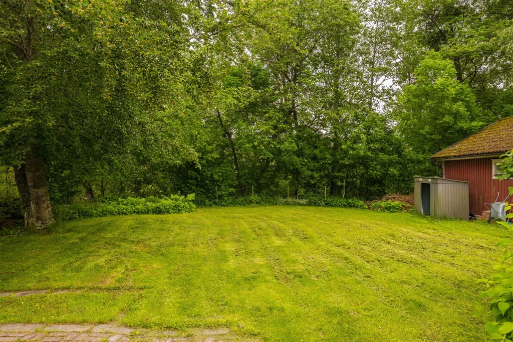 Aed - Charming Property with Development Potential near Kinnekulle