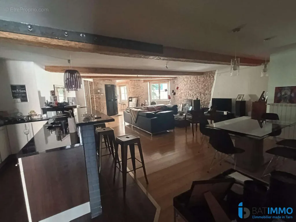 Characterful Apartment with Parking in Castres