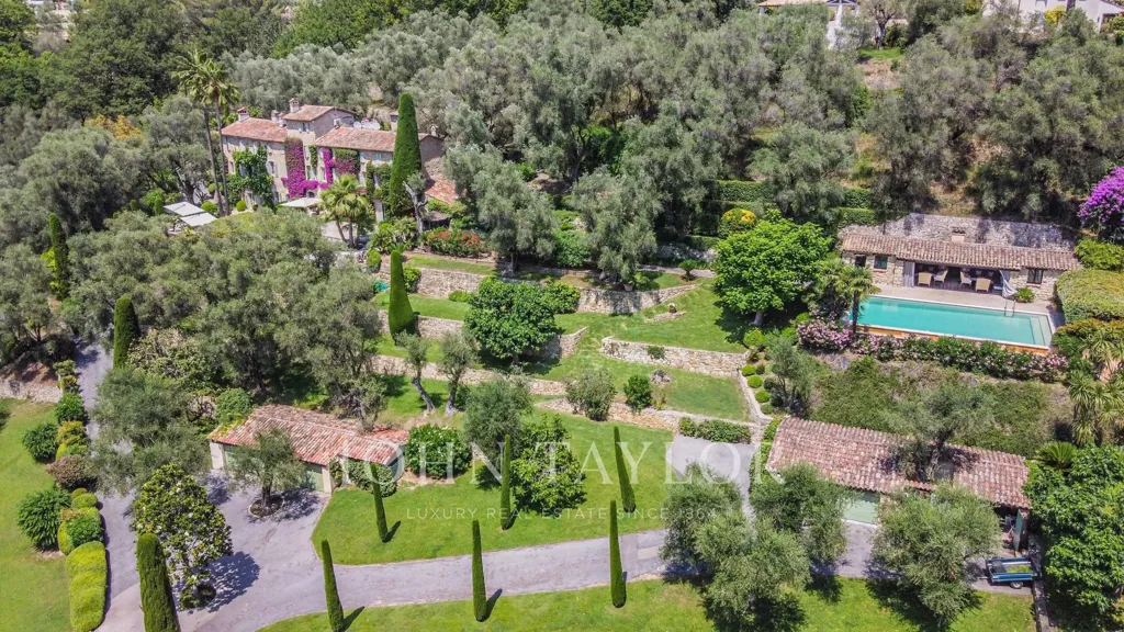 Vue aérienne - Bastide Luxueuse avec Piscine à Grasse