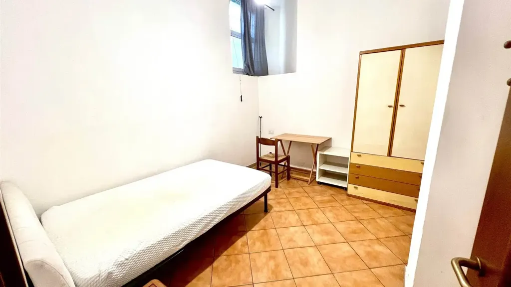 Chambres - Trilocale with Large Windows in Florence