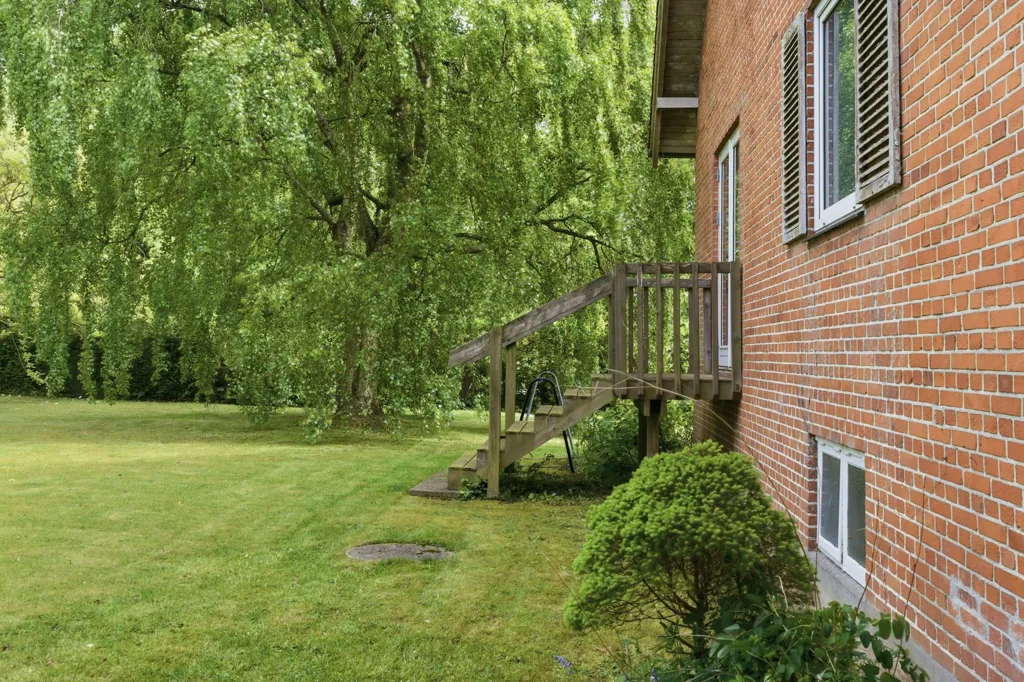 Jardin - Red Brick Villa with Garden in Øsby
