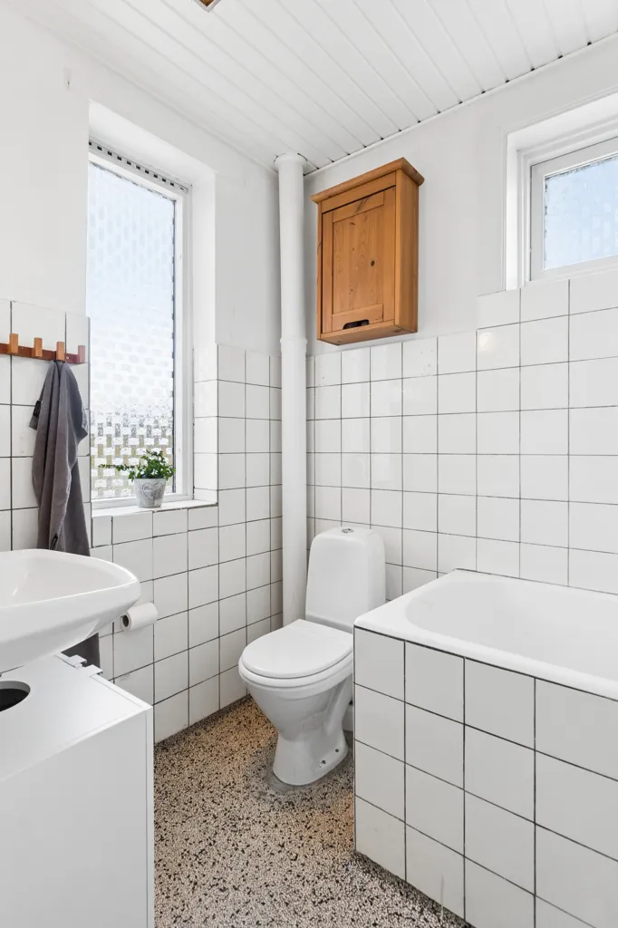 Vannitoad - Classical Villa with Quiet Setting in Hvidovre