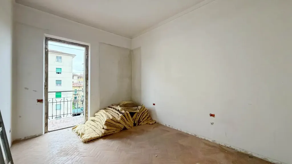 Pièces - Rear-Facing Apartment with Balcony in Florence