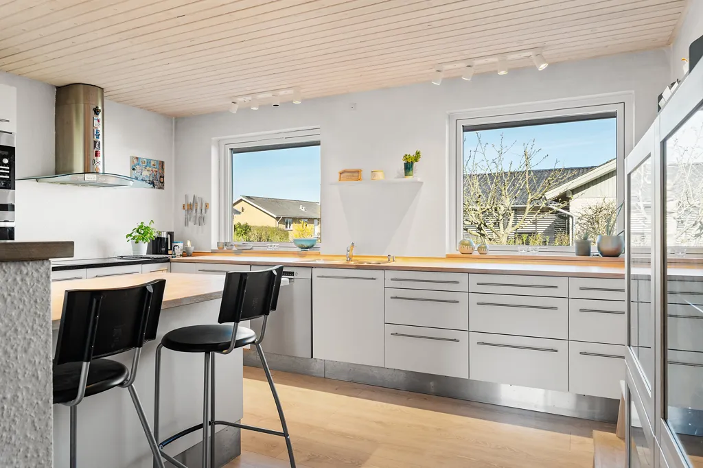 Cuisine - 1-Plan Villa with South-Facing Terrace in Quiet Area