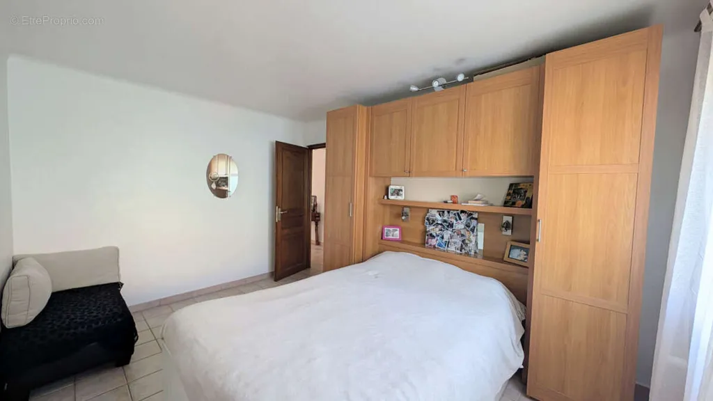 Chambres - Maison Charmante avec Piscine à Luynes