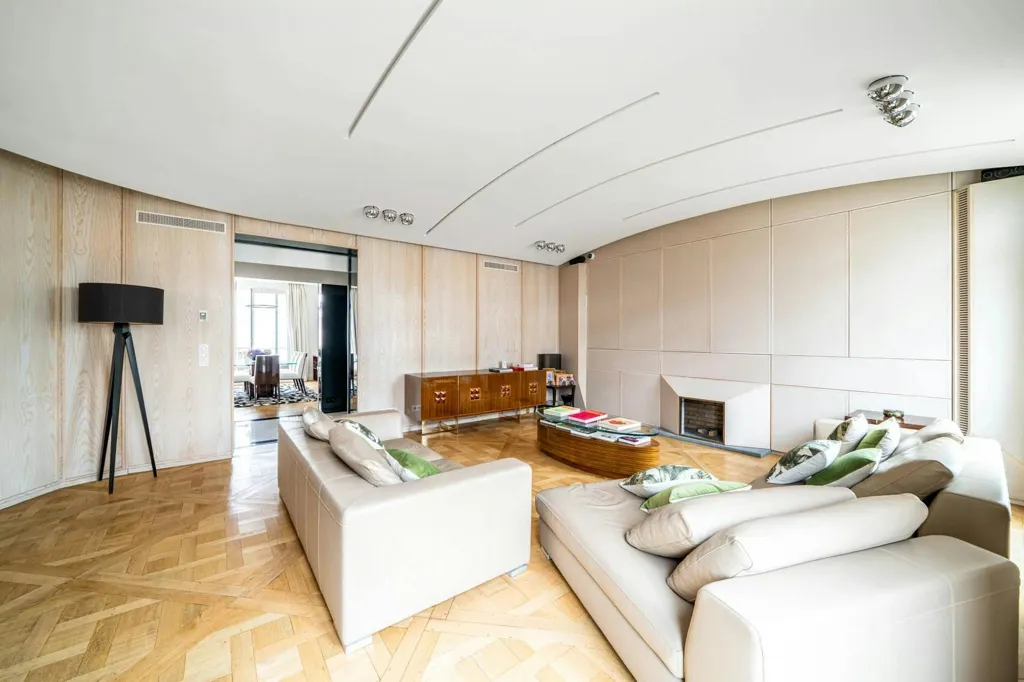 Elutuba - Haussmannian Penthouse with Balcony in Paris 16