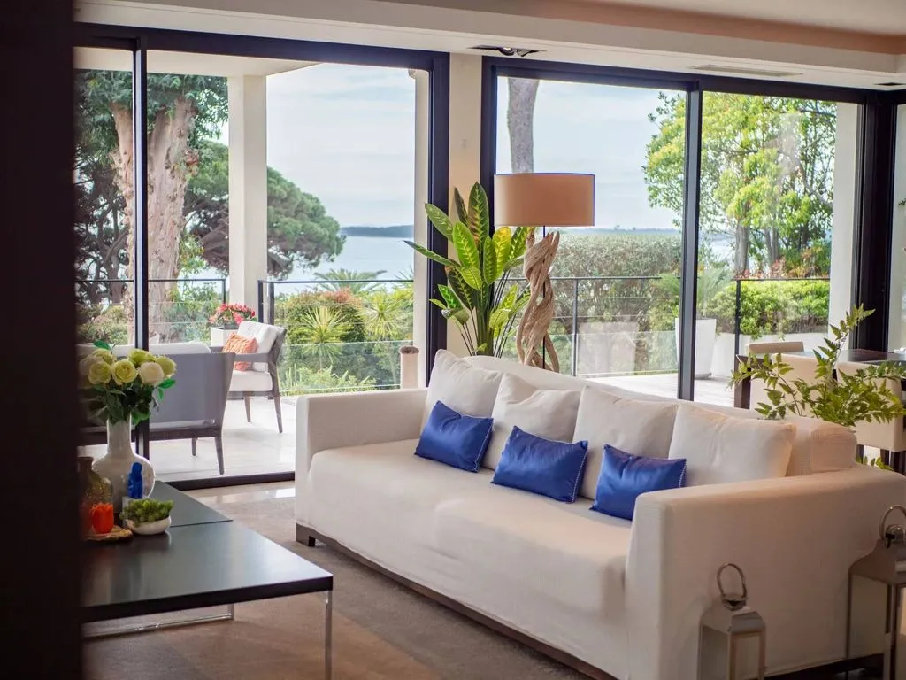 Séjour - Villa Contemporaine avec Vue Mer à Cannes