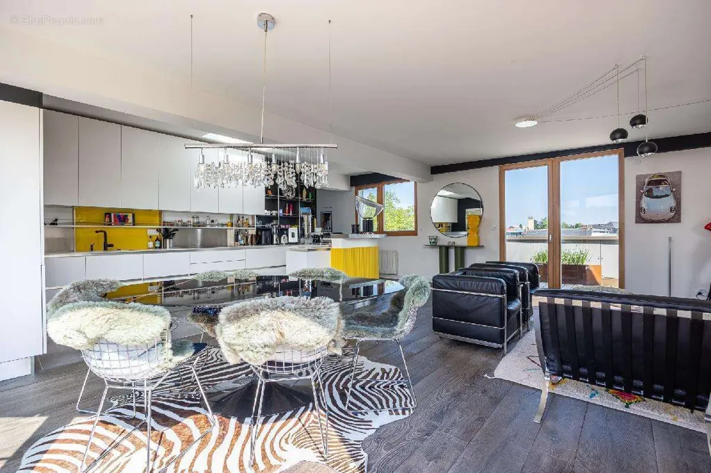 Dining Room - Contemporary Penthouse with Terrace in Nantes