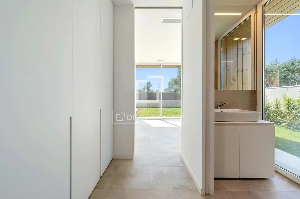 Esik - Modern House with Pool in Reus