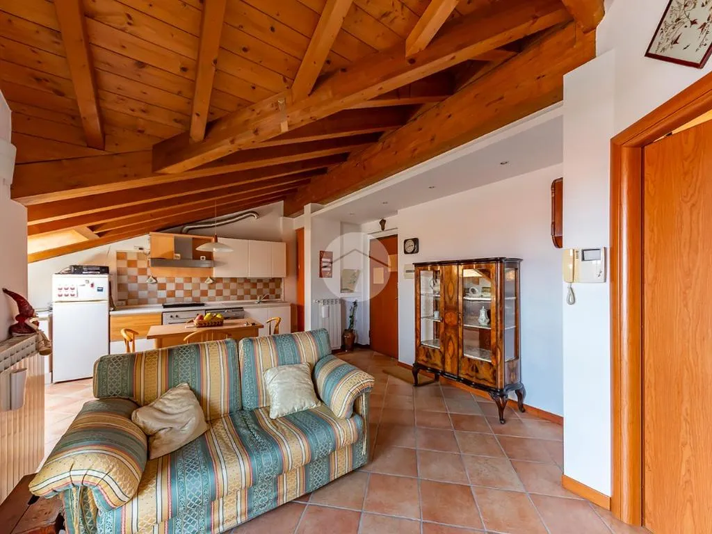 Elutuba - Mansarded Apartment with Balcony in Uboldo