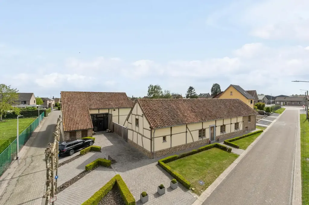 Õhuvaade - Renovated Estate with Vineyard in Kozen