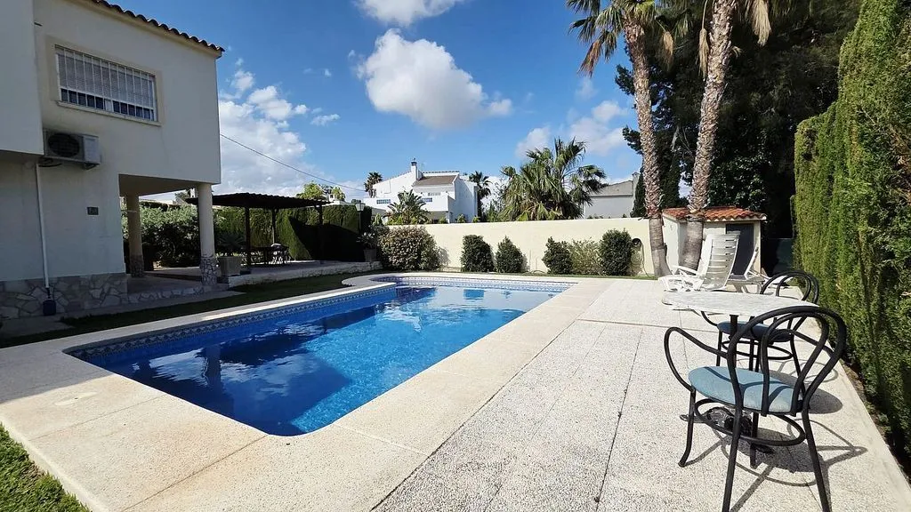 Piscine - Chalet with Pool and Terrace in La Nucía