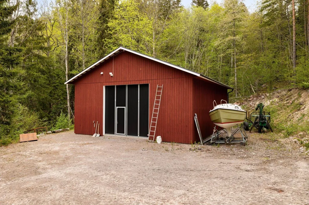 Välivaade - Farm with Water Access in Västervik