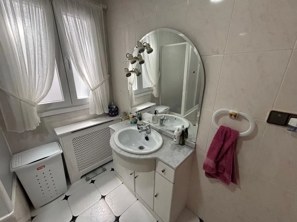 Bathrooms - Villa with Sea View and Pool in Cómpeta