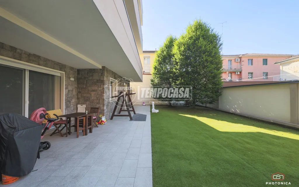 Terrasse - Modern Apartment with Private Garden in Bologna