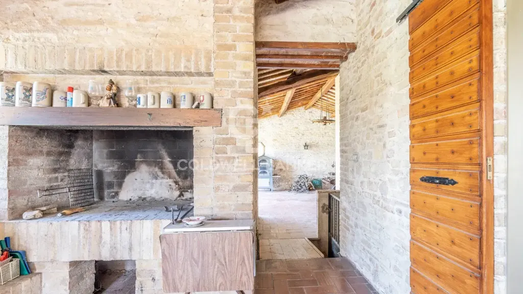 Elutuba - Villa with Pool in Monte Pennino