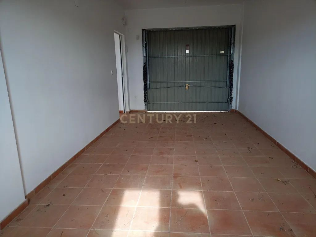 Garaaž - Pareded Chalet with Large Parcel in Montserrat