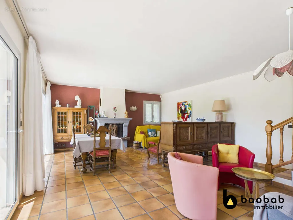 Séjour - Maison avec Terrasse et Jardin à Saint-Sulpice