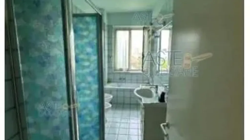 Salles de bain - Mansard Apartment with Terrace in Asti