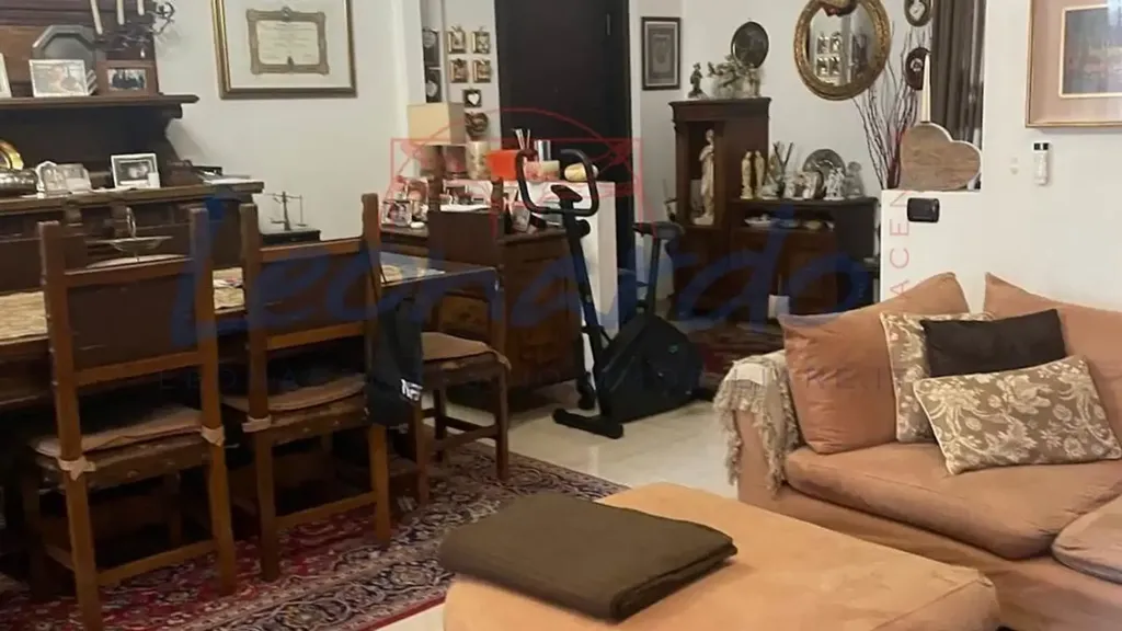 Séjour - Apartment with Balcony in Piacenza