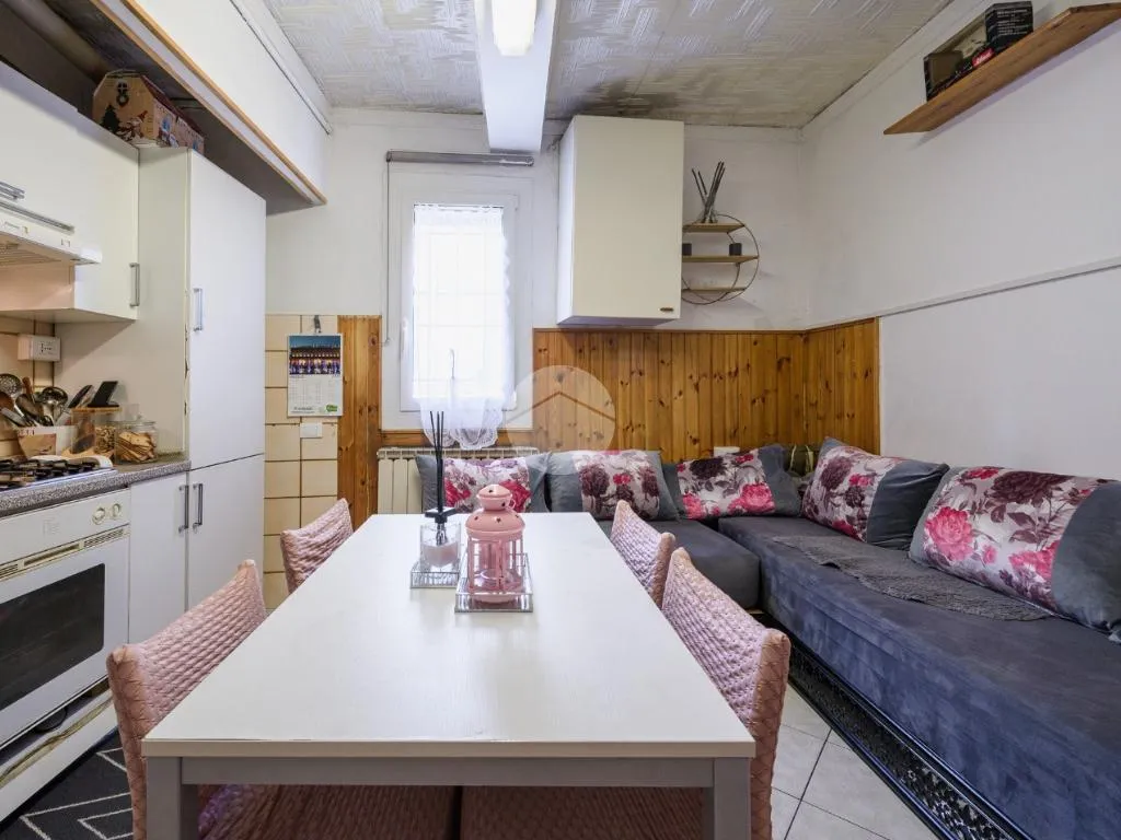 Salle à manger - Ground Floor Bilocale with Private Courtyard in Casteldebole