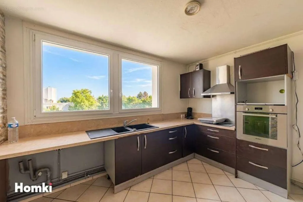 Cuisine - Appartement T5 avec Balcon à Oullins