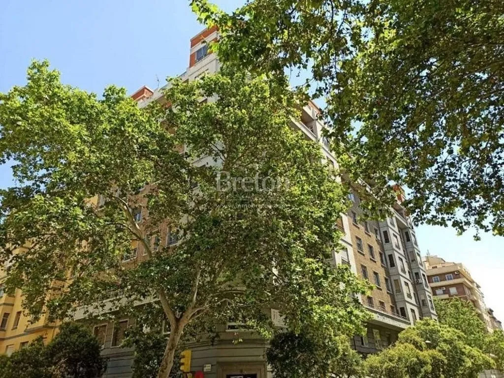 Exterior - Modernised Flat with Balcony near University