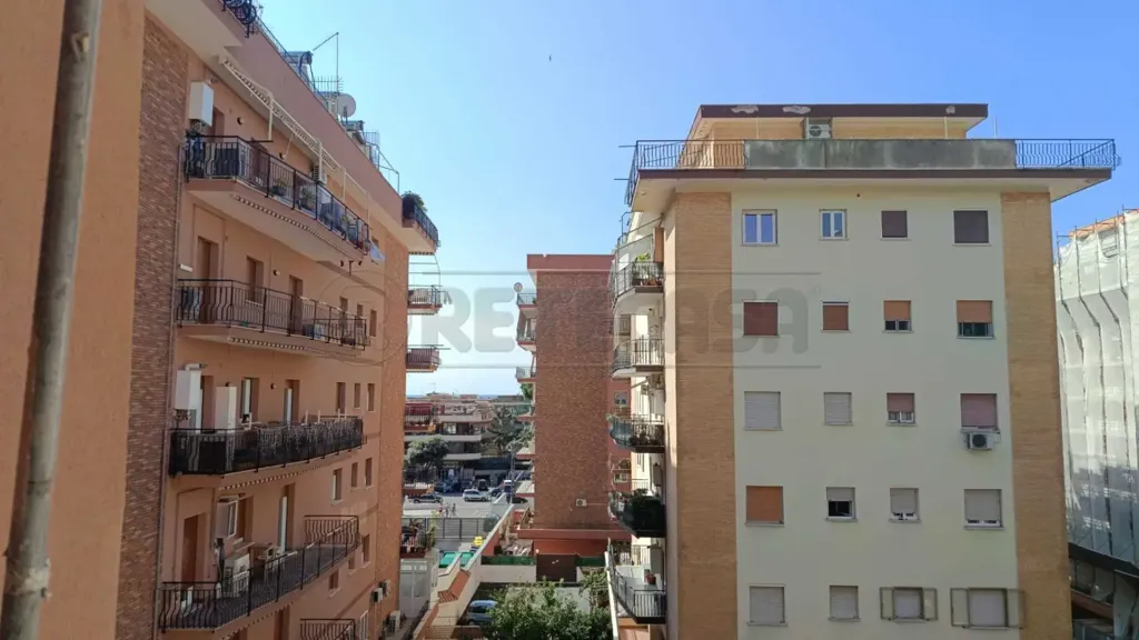 Balcon - Rear-Facing Apartment with Terrace in Ladispoli