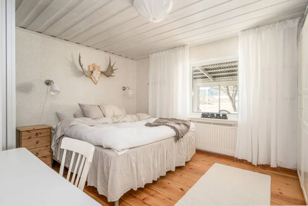 Magamistoad - Charming Villa by the Stream in Björkom