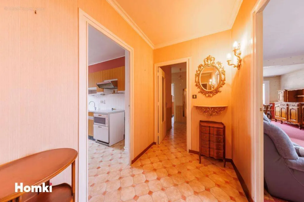 Esik - Top Floor Flat with Loggia in Clermont-Ferrand