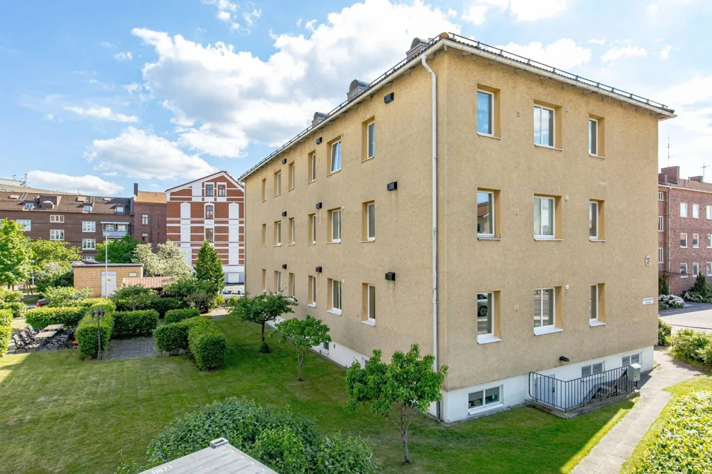 Jardin - Renovated Apartment with South-Facing Balcony in Halmstad