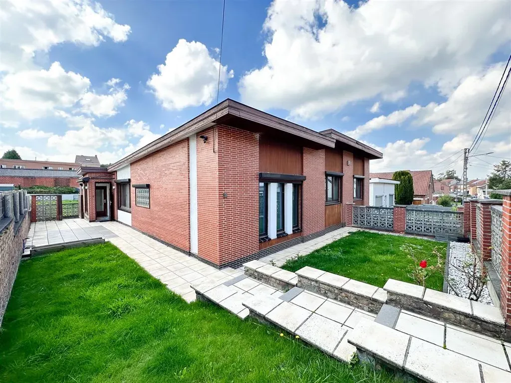 Jardin - Villa Plain-Pied avec Jardin à Manage