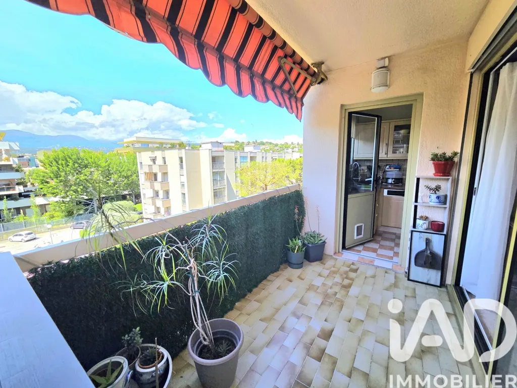Rõdu - 3-Bed Flat with Terrace in Nice