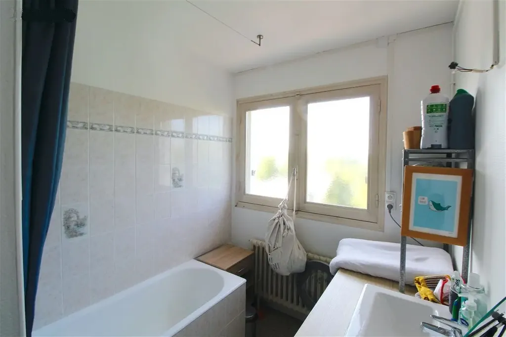 Bagni - 3-Bed Apartment with Balcony in Angers